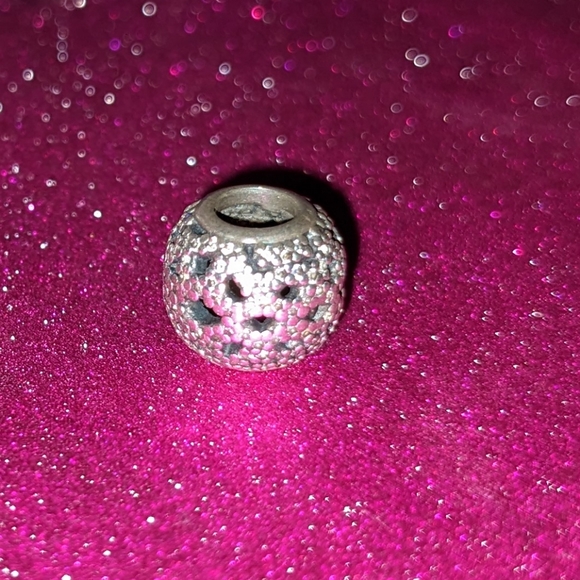 Snowflake Pandora Bracelet Charm Sterling Silver - Picture 1 of 3